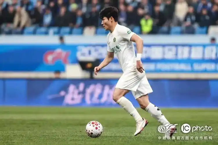 欧冠对决：勒沃库森 VS 利物浦
